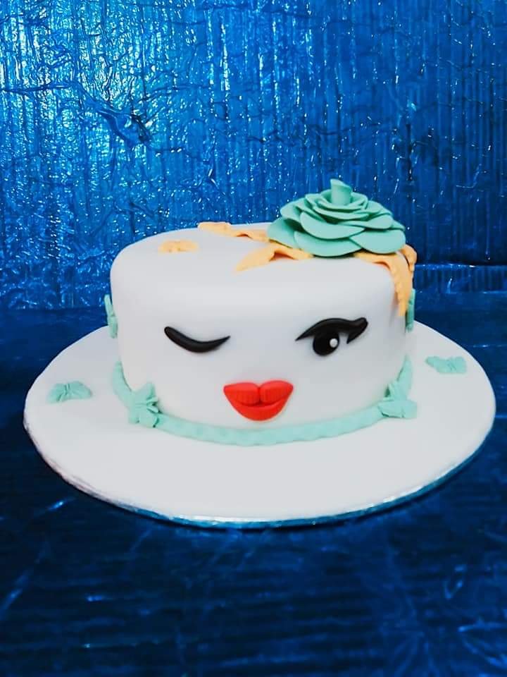 Girl Balloon Cake – Creme Castle